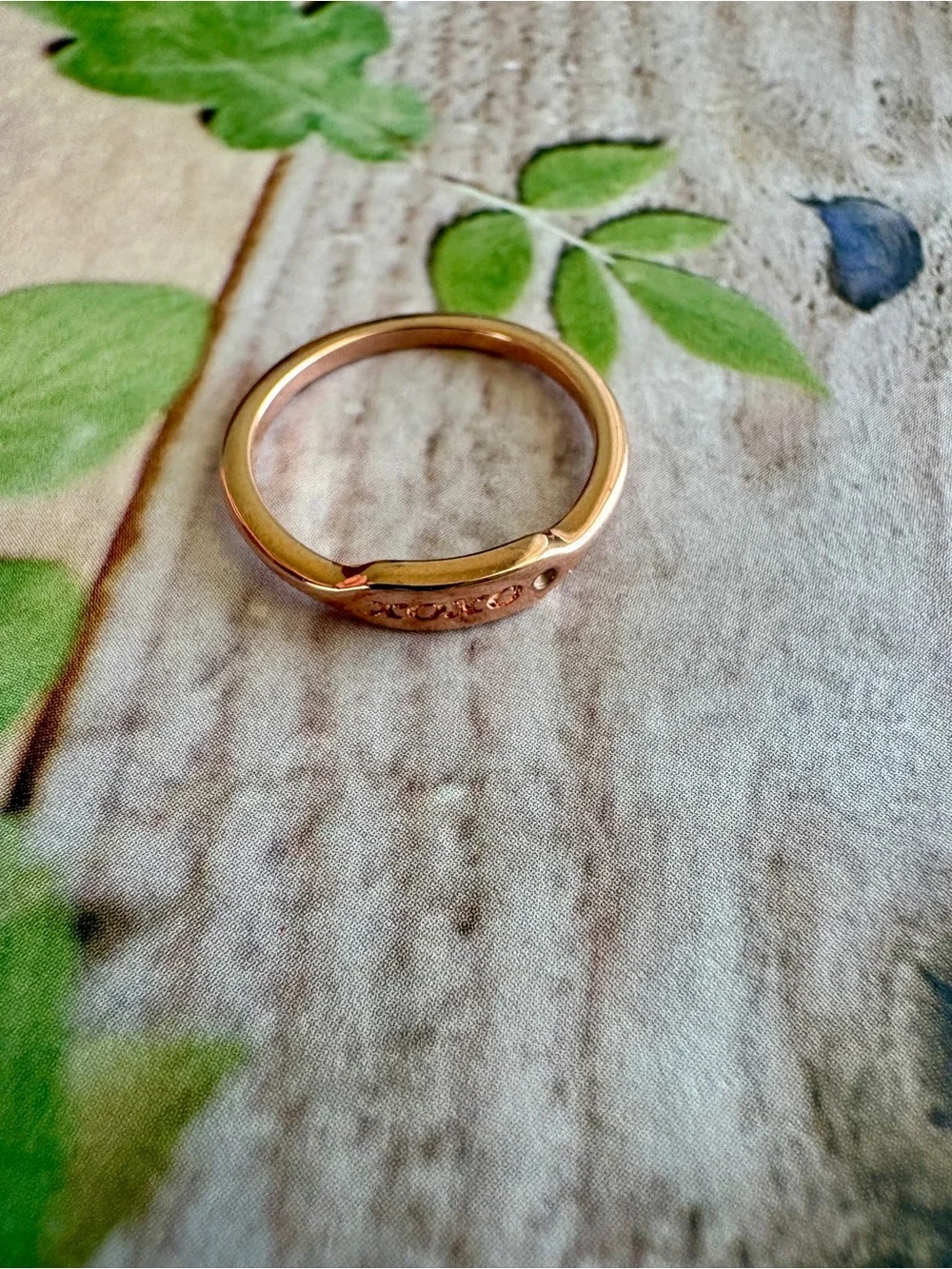 Gold Women’s Ring XOXO Size 8